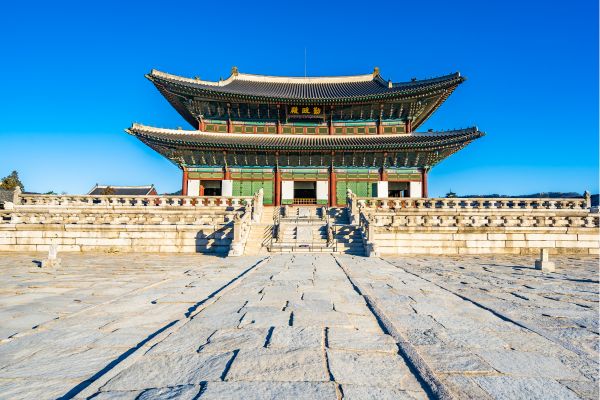 famous palace in seoul korea