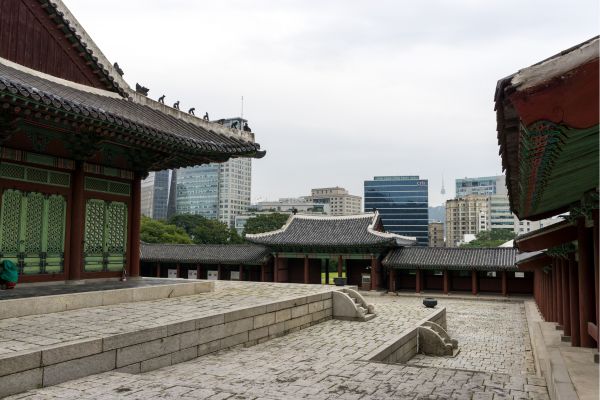 famous palace in seoul korea