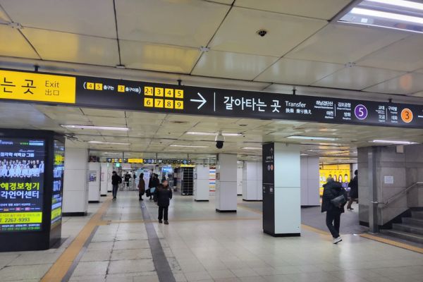 How do I get to Ikseondong Hanok Village