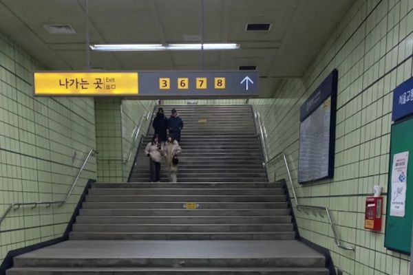 How do I get to Ikseondong Hanok Village