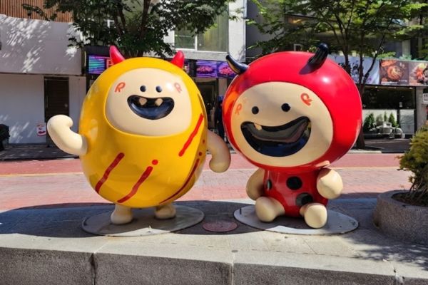 Things to Do in Hongdae: Street Food and Shopping