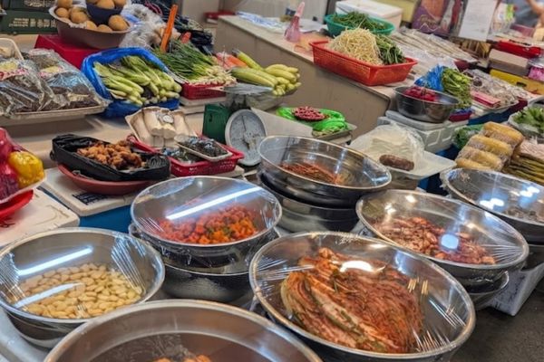 Gwangjang Market: Getting There, Food Tour, Hanbok